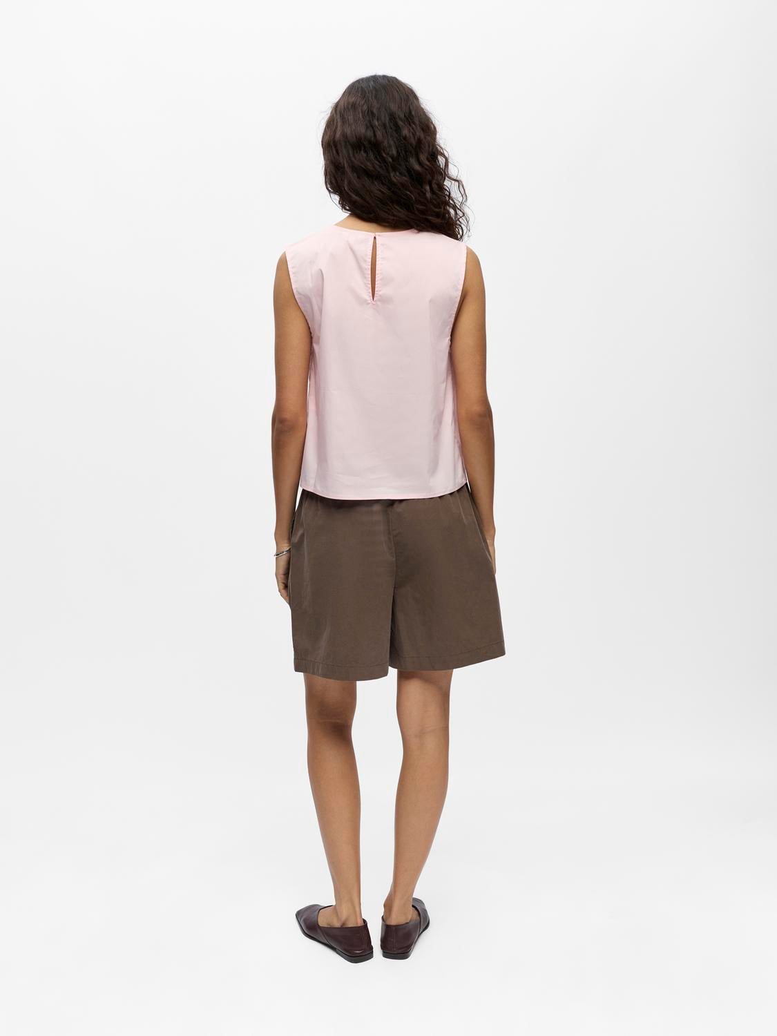 model_shot-back